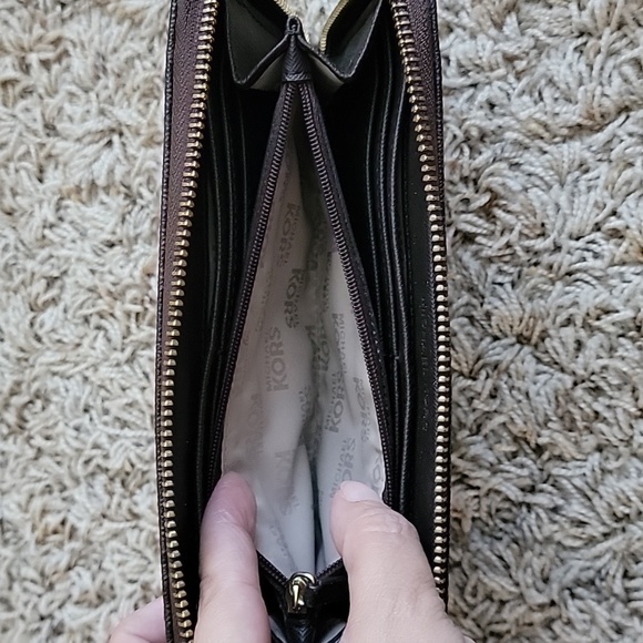 Michael Kors Handbag & Wallet - Picture 14 of 14